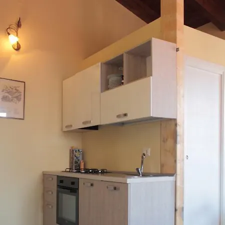 Pinarina Bed and Breakfast 3*